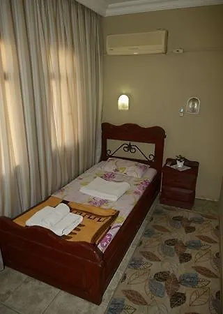 Alis Hotell *